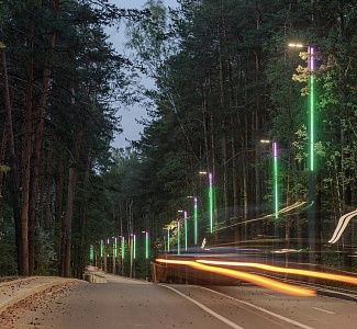 Украшение цветодинамической подсветкой Шарташского лесопарка в Екатеринбурге