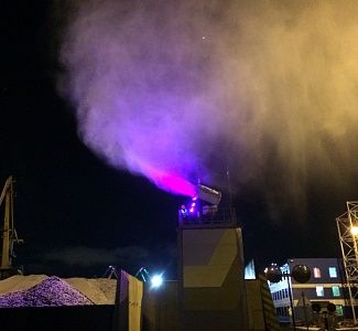 Подсветка стационарных генераторов снега и водяного тумана   