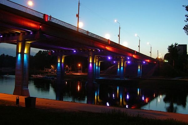 Оформление цветодинамической подсветкой Витебского моста