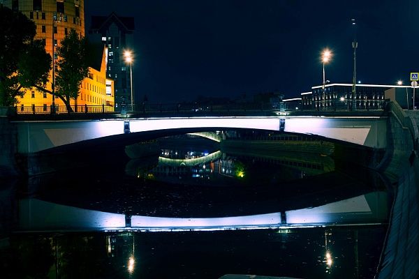Проведена работа по украшению Малого Краснохолмского моста художественной подсветкой