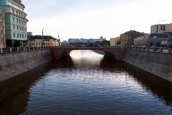 Малый Москворецкий мост украшен художественной подсветкой